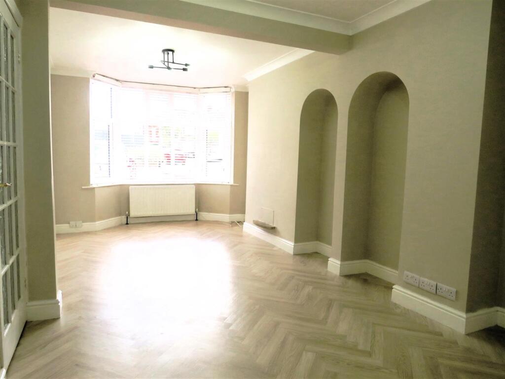 Lounge / Dining