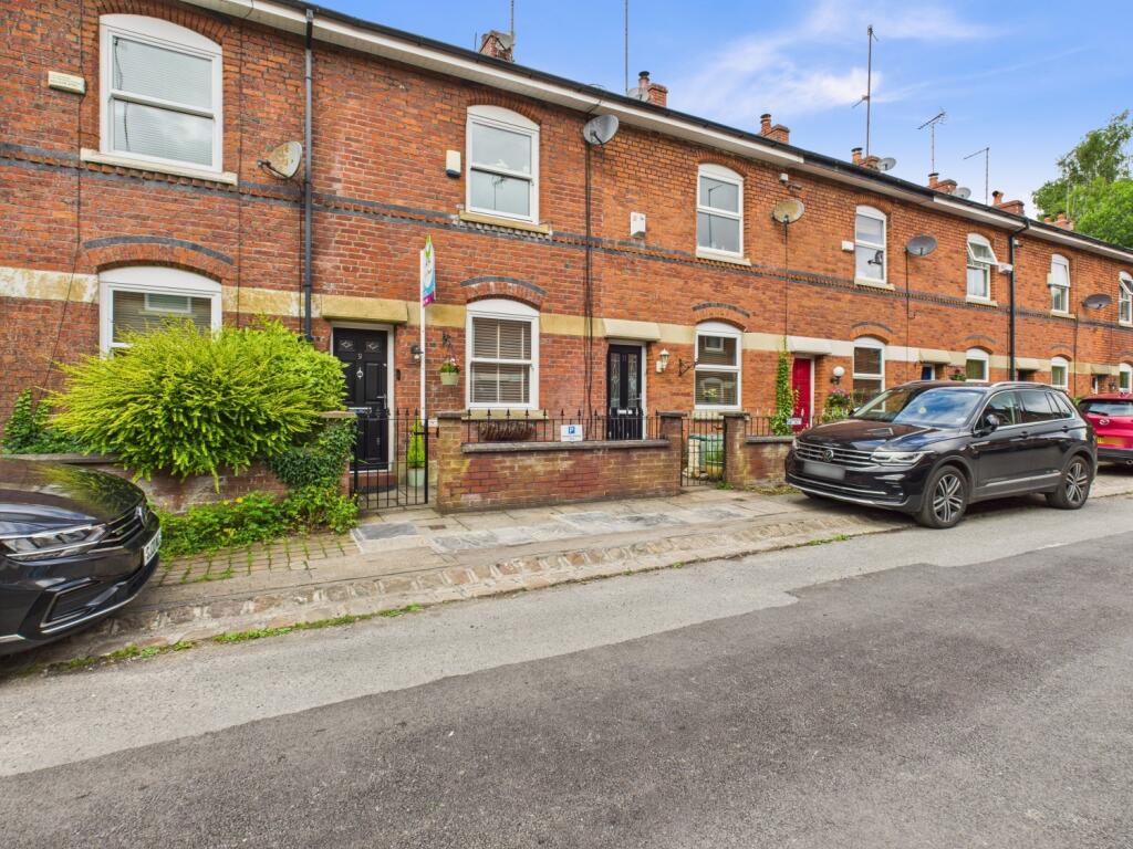 CAM03729G0-PR0080-STILL043