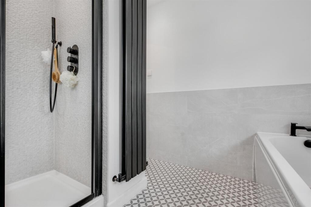 Bathroom_3.jpeg