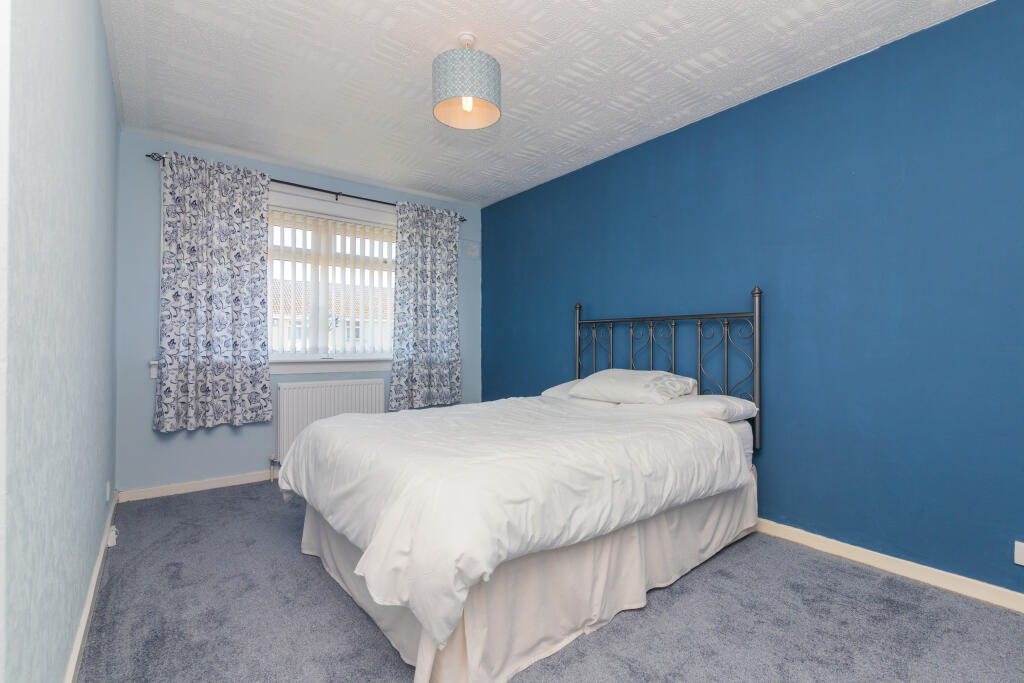 4 glendower way paisley L-7