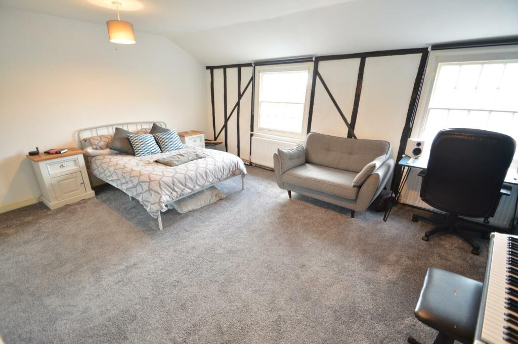 Flat 1, 45 High Street Bed 1c.JPG