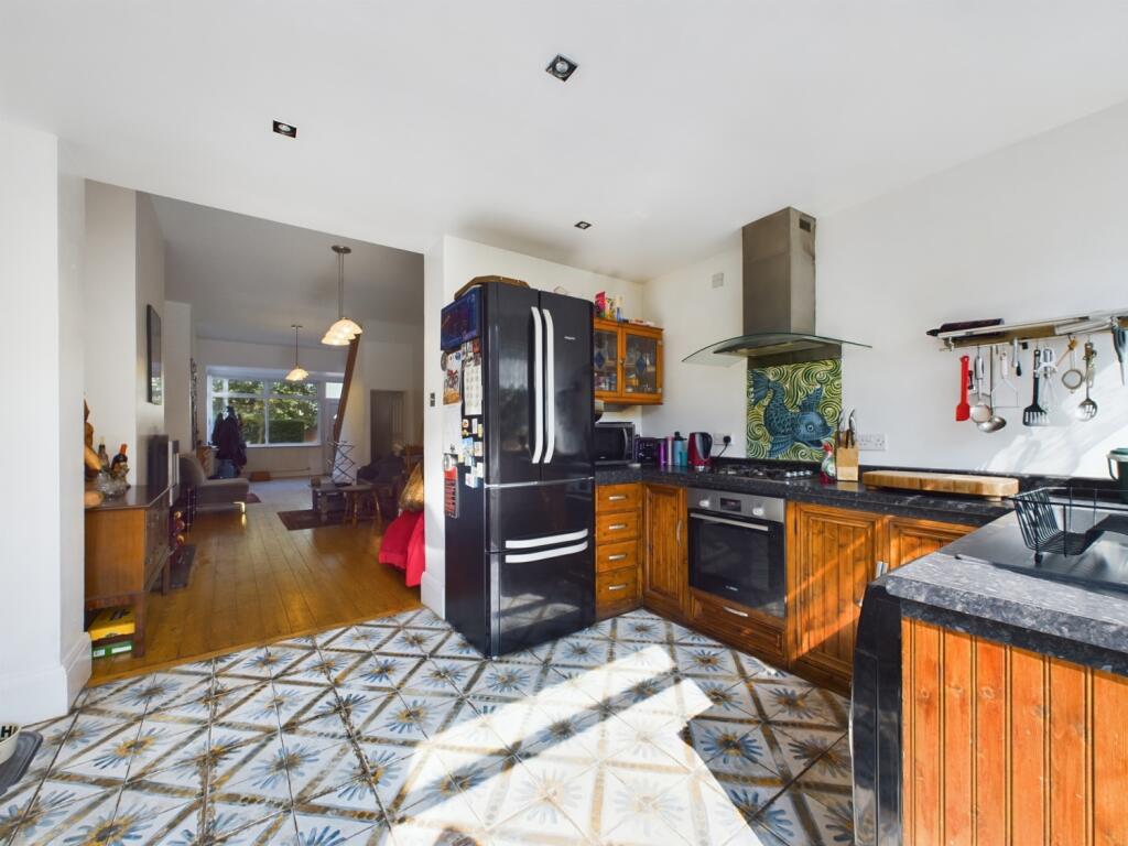 CAM02386G0-PR0085-STILL041