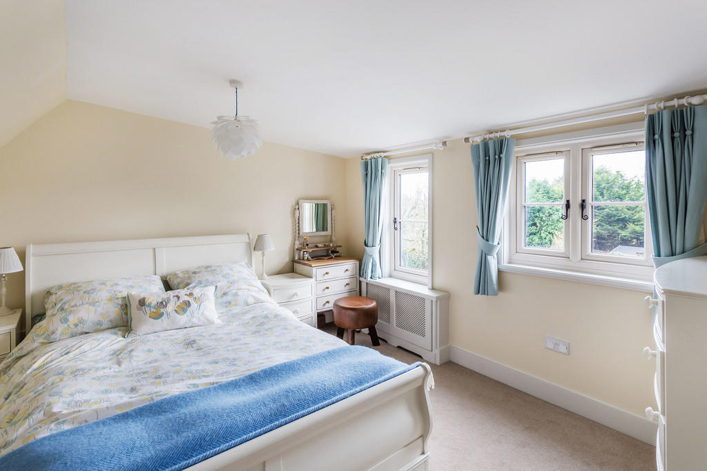Master Bedroom (1...
