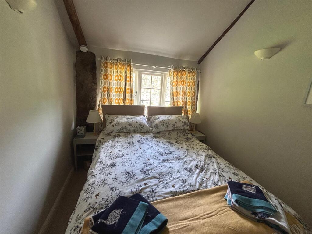 bed 2.jpg