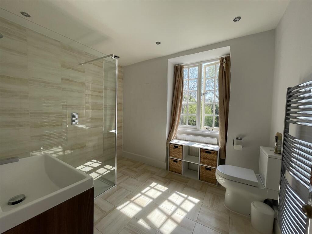 Ensuite (1).JPG