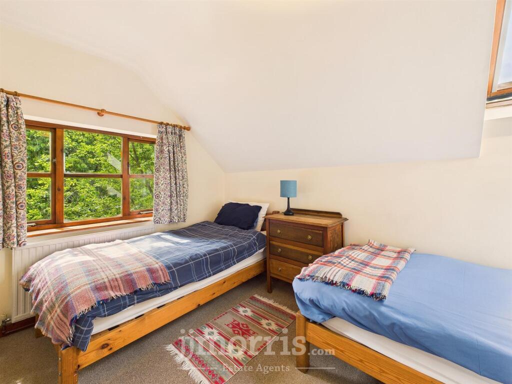 Sixth Bedroom