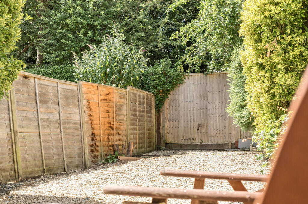 1316340-4-685aa63...