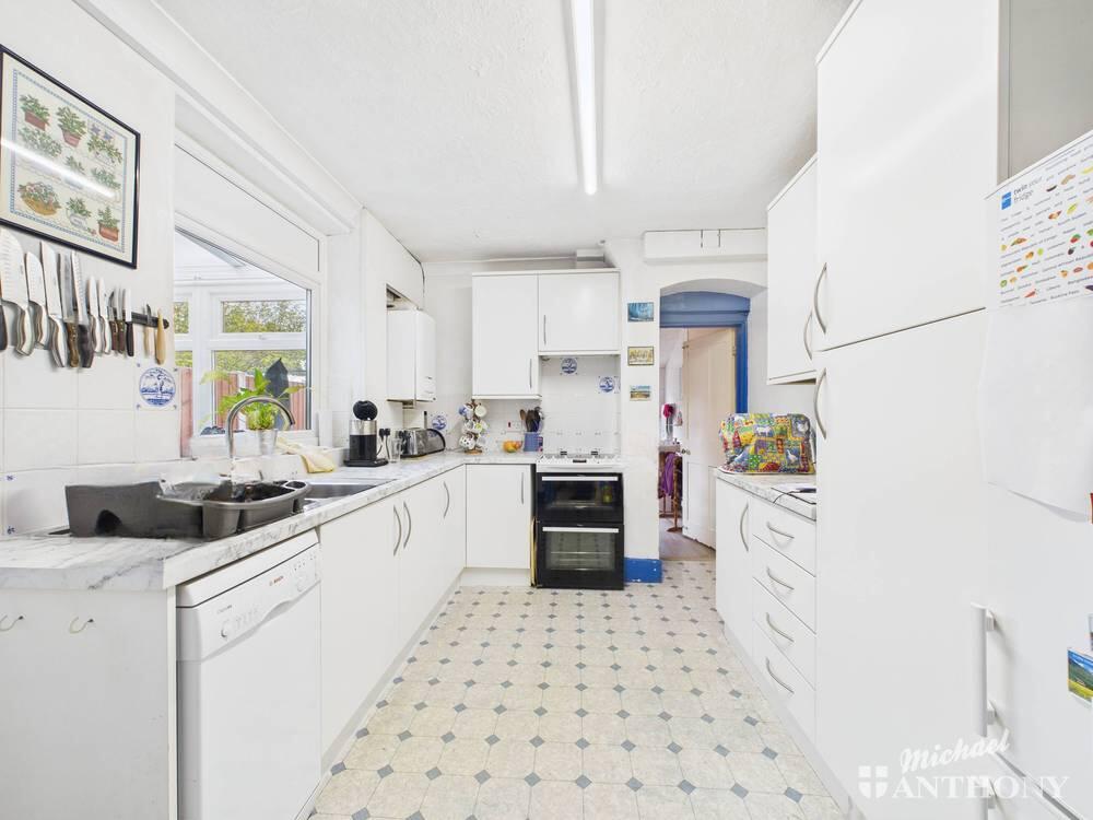 CAM02773G0-PR0361-STILL004-thumbnail-h750-70