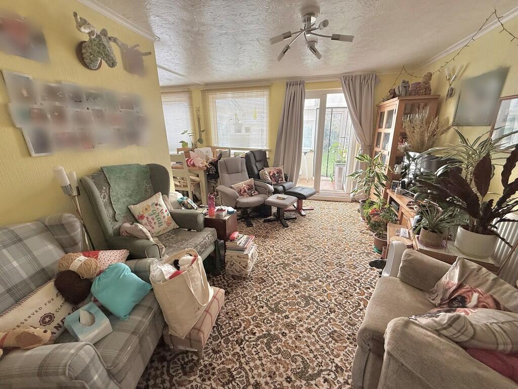 17 Hobbs Lounge e...