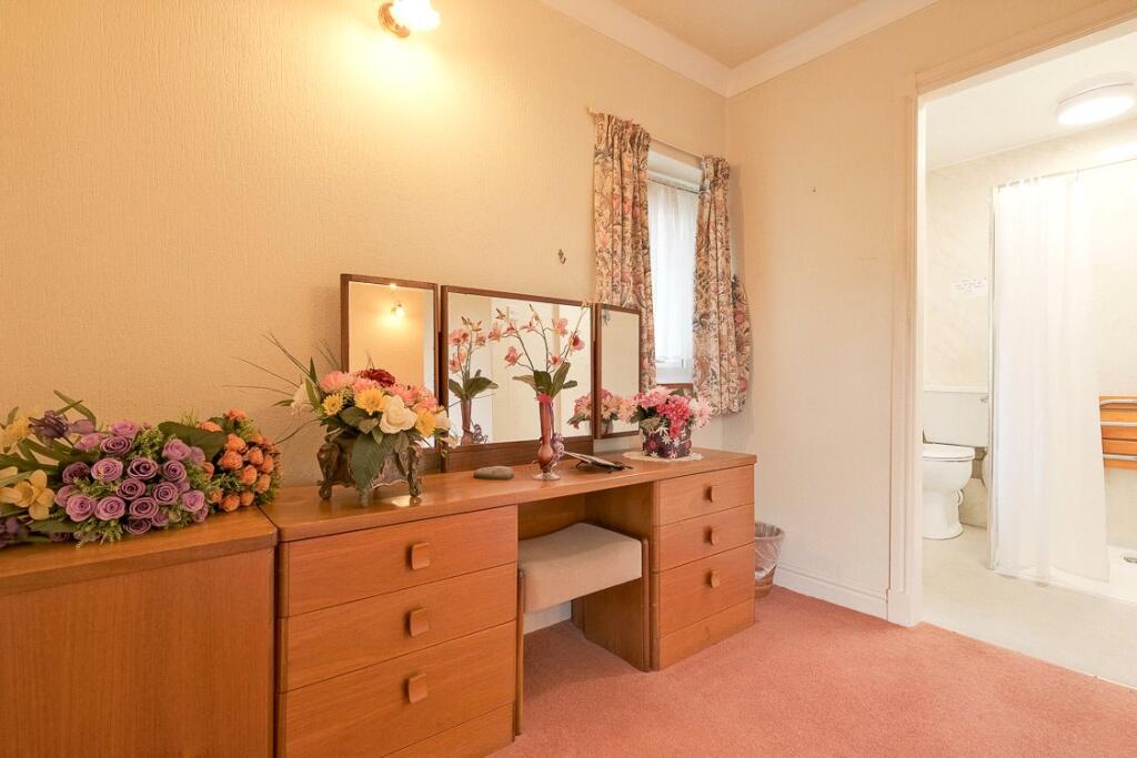 Dressing / En Suite