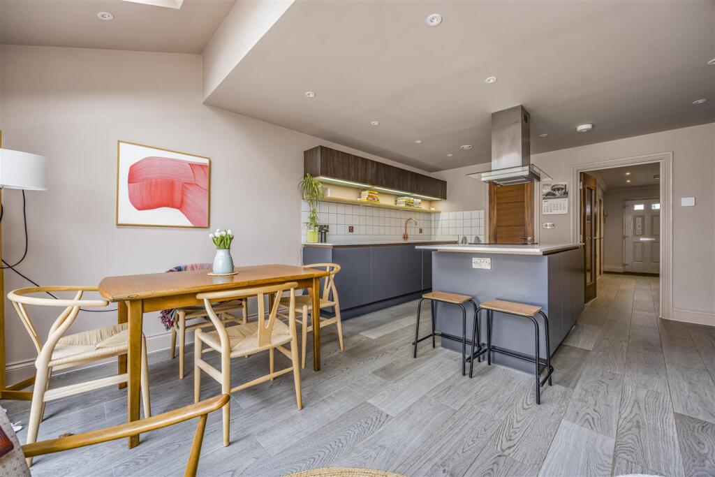 2 Cambridge Mews, Serpentine Road, Southsea-Portic