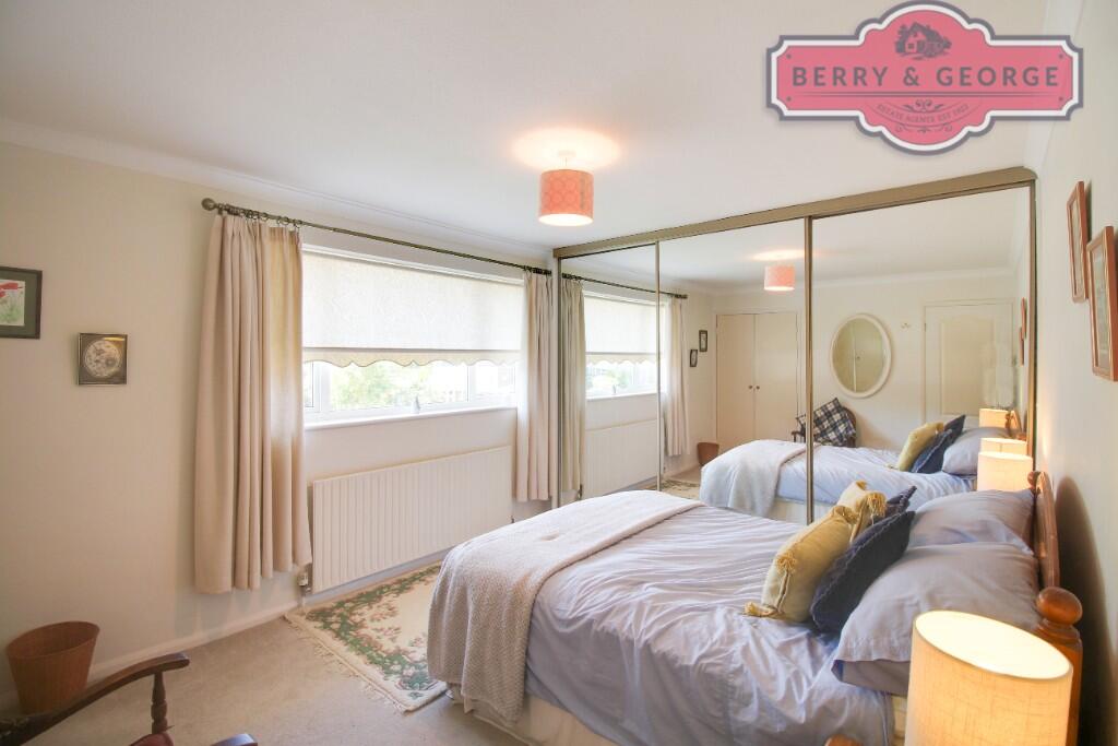 MAIN BEDROOM