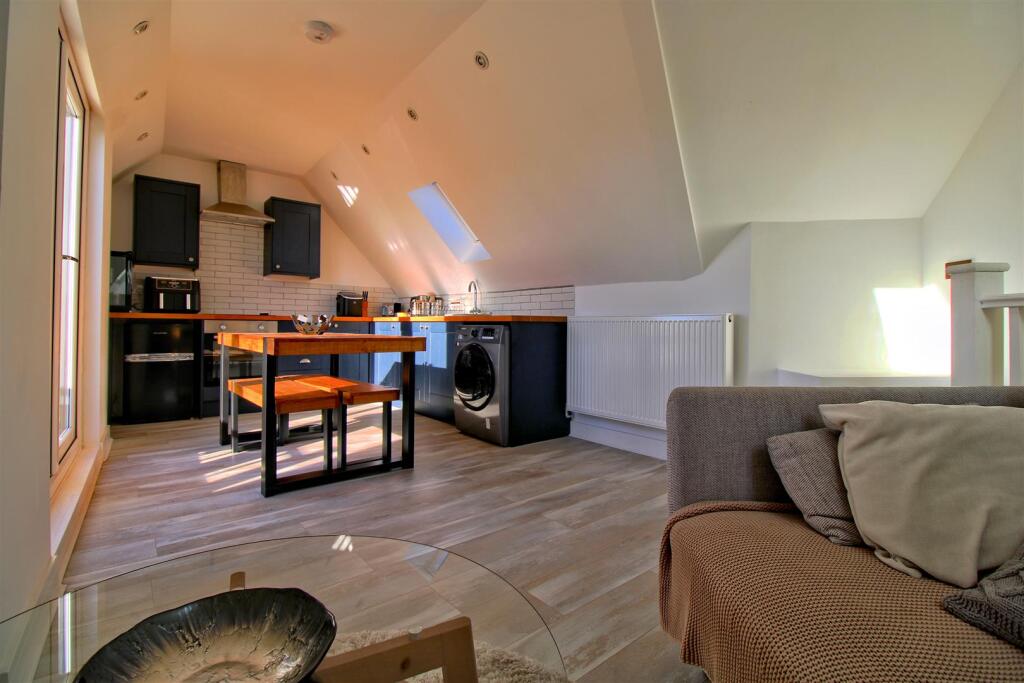 Lounge / Kitchen / Diner