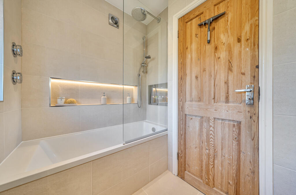 1386548-19-692ed6...