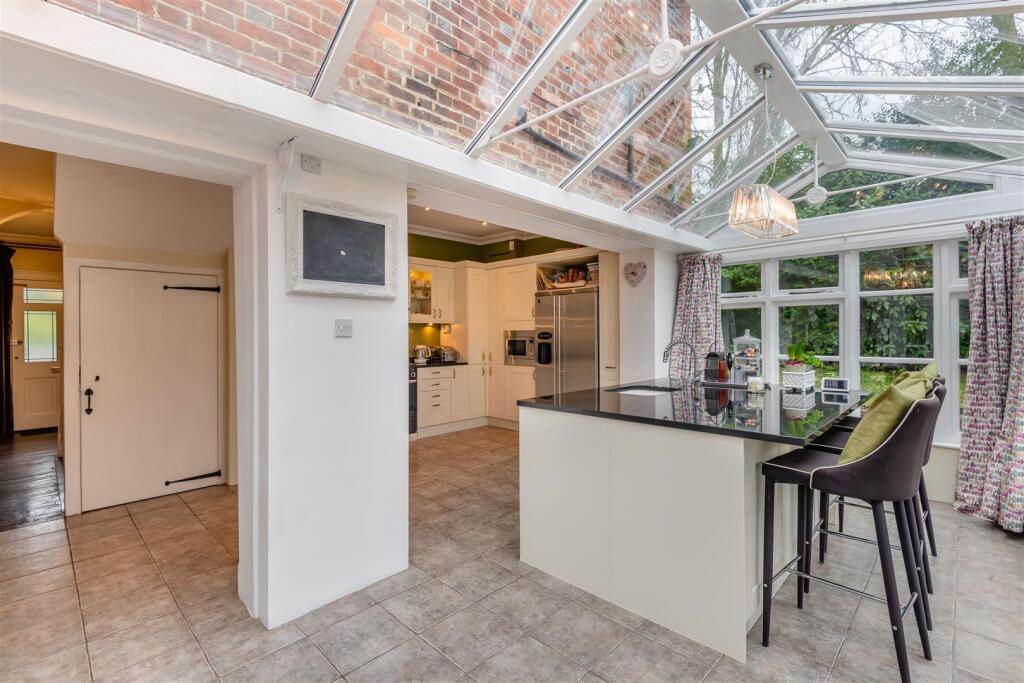 8636185-interior08.jpg
