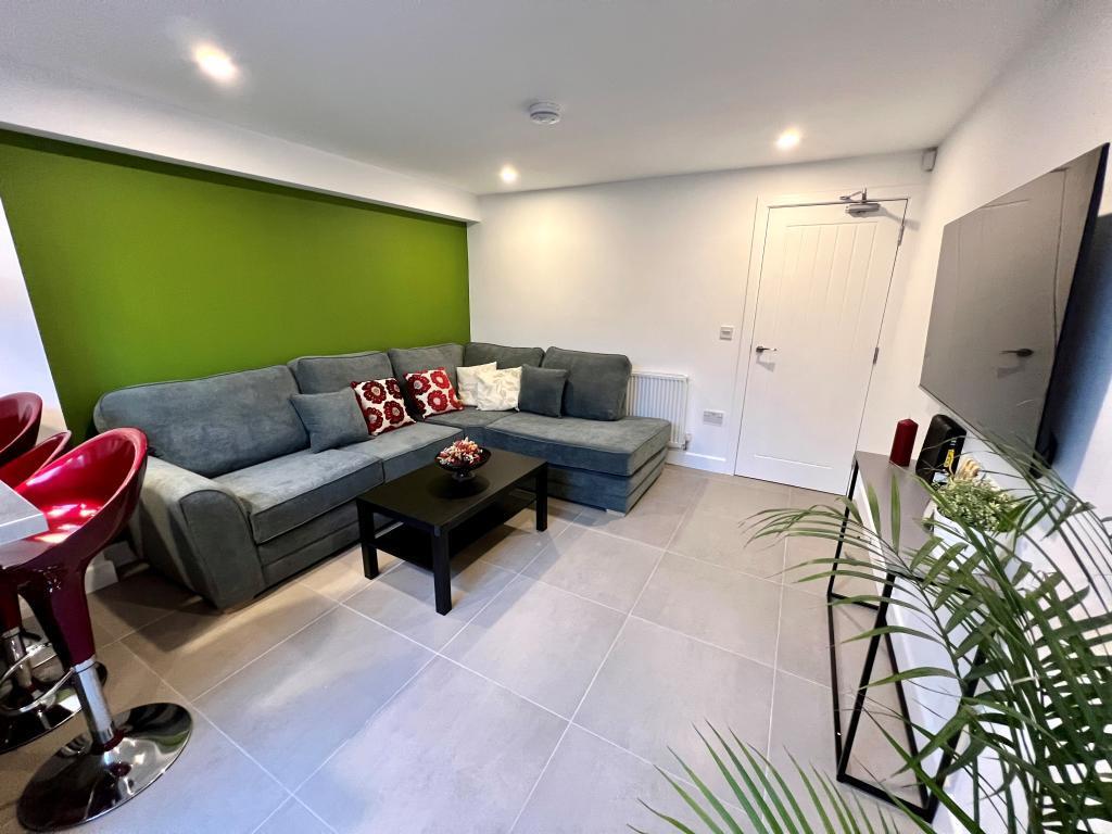87 St Margaret Road - Lounge .jpeg
