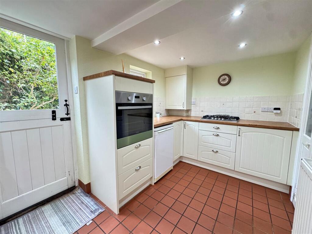 Kitchen 3.jpg