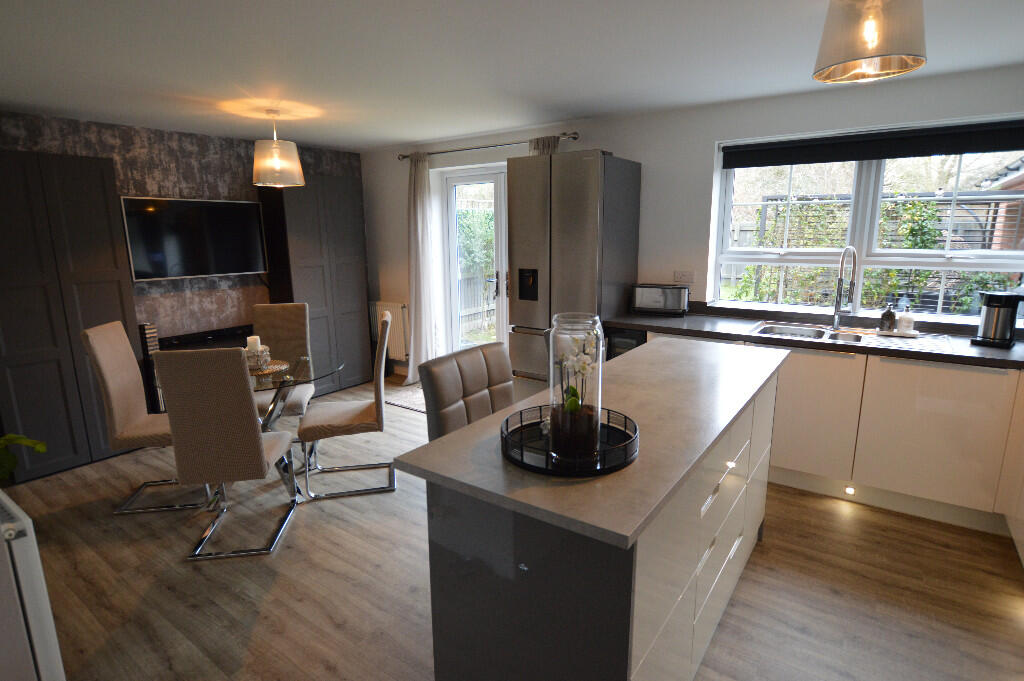 Kitchen / Dining