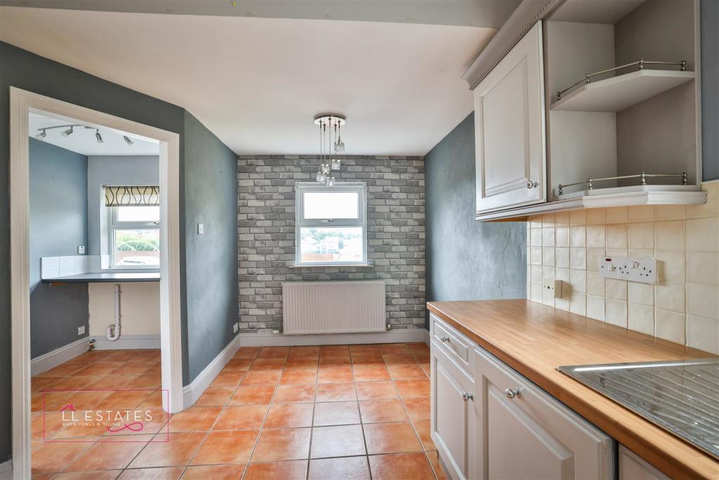 Bryn Awel House inside-19.jpg