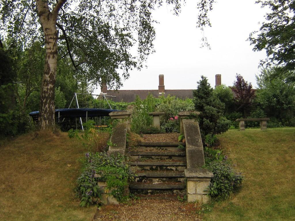 Steps up to lawn
