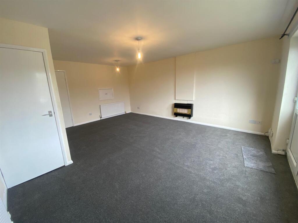 LOUNGE 3.jpg