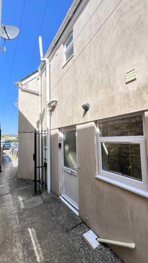 Entrance Flat 3.jpg