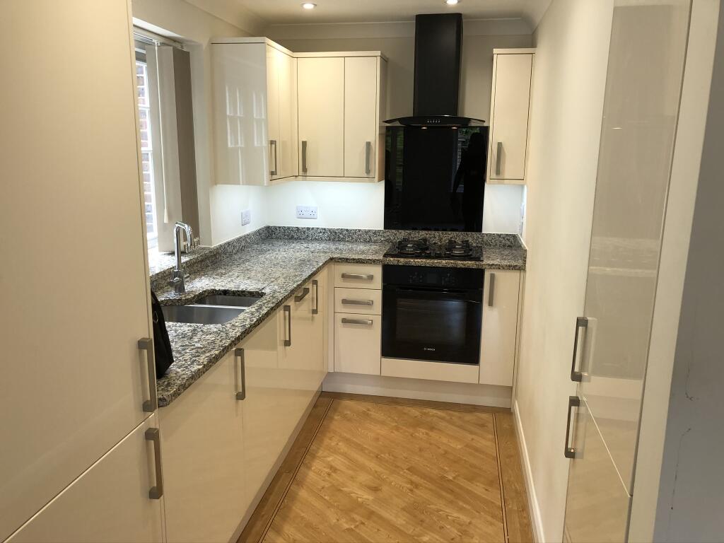 4 kitchen.JPEG