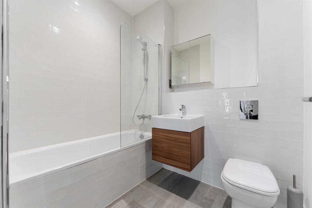 39 Royal House, Princes Gate - by Frame Studio 047