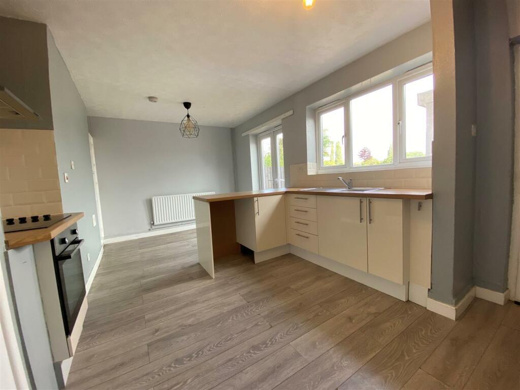 Kitchen 2.jpg