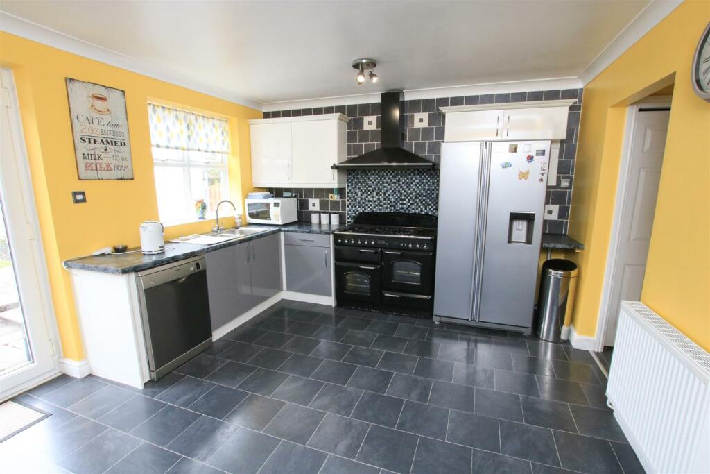 LARGE DINING KITCHEN EXTENSION