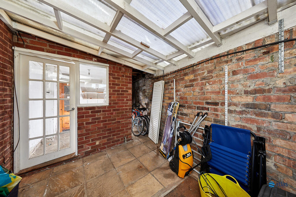 Covered Area Back Garden