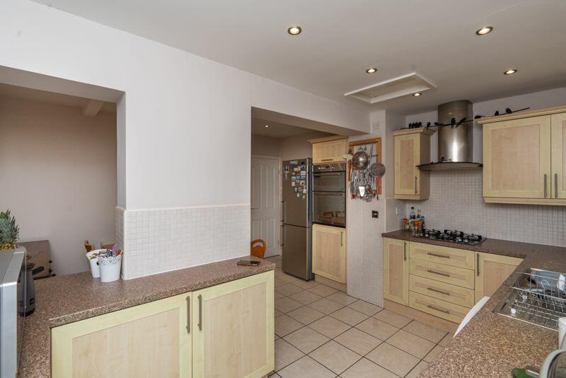 EXTENDED BREAKFAST KITCHEN