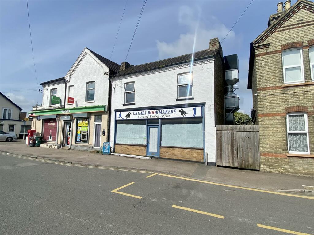 FLAT ABOVE SHOP