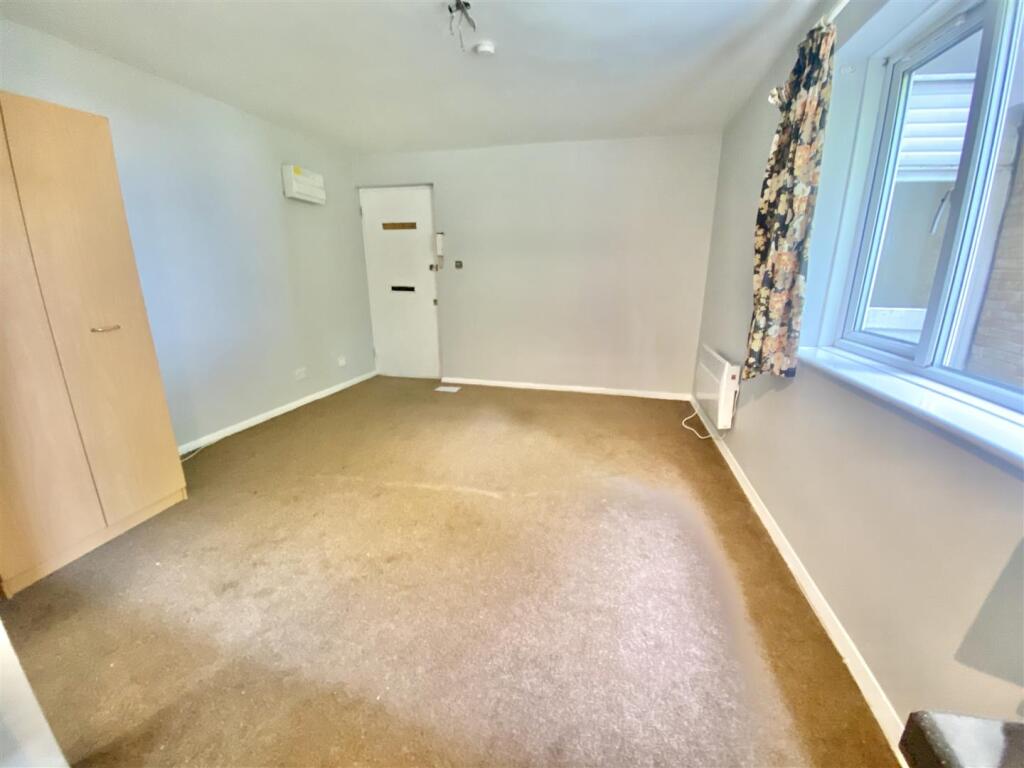 Studio Room
