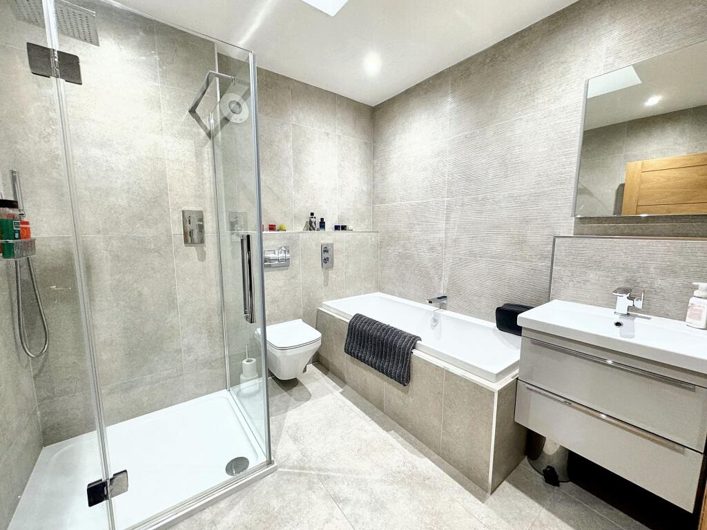 Bedroom Two En-suite