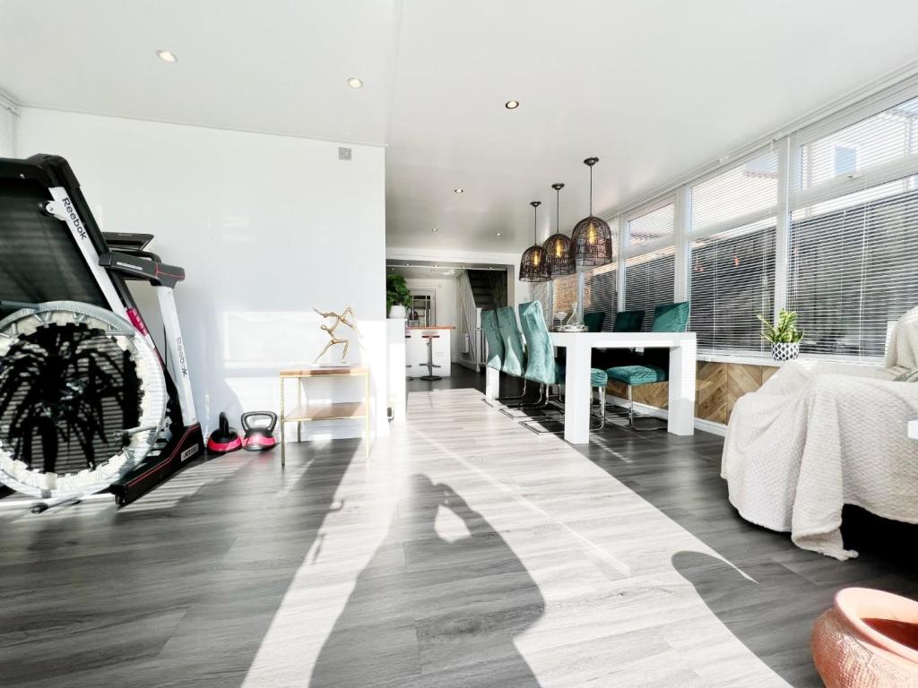 Dining Family Area pic 7.jpg