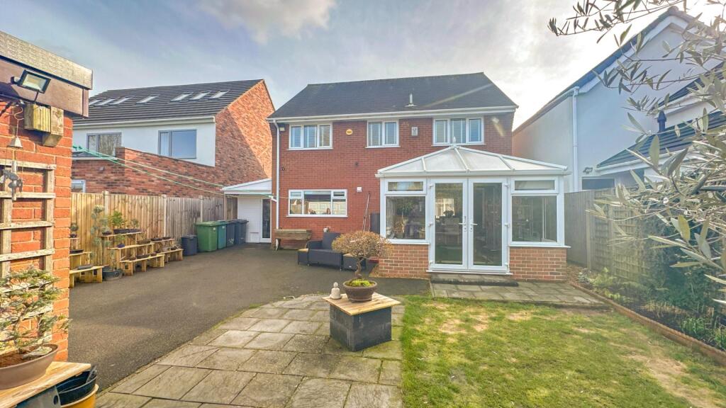 St Nicolas Park Drive - Image-4.jpg