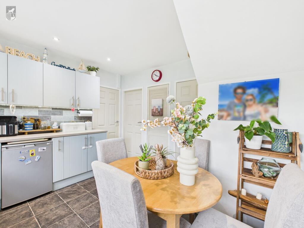 Dining kitchen