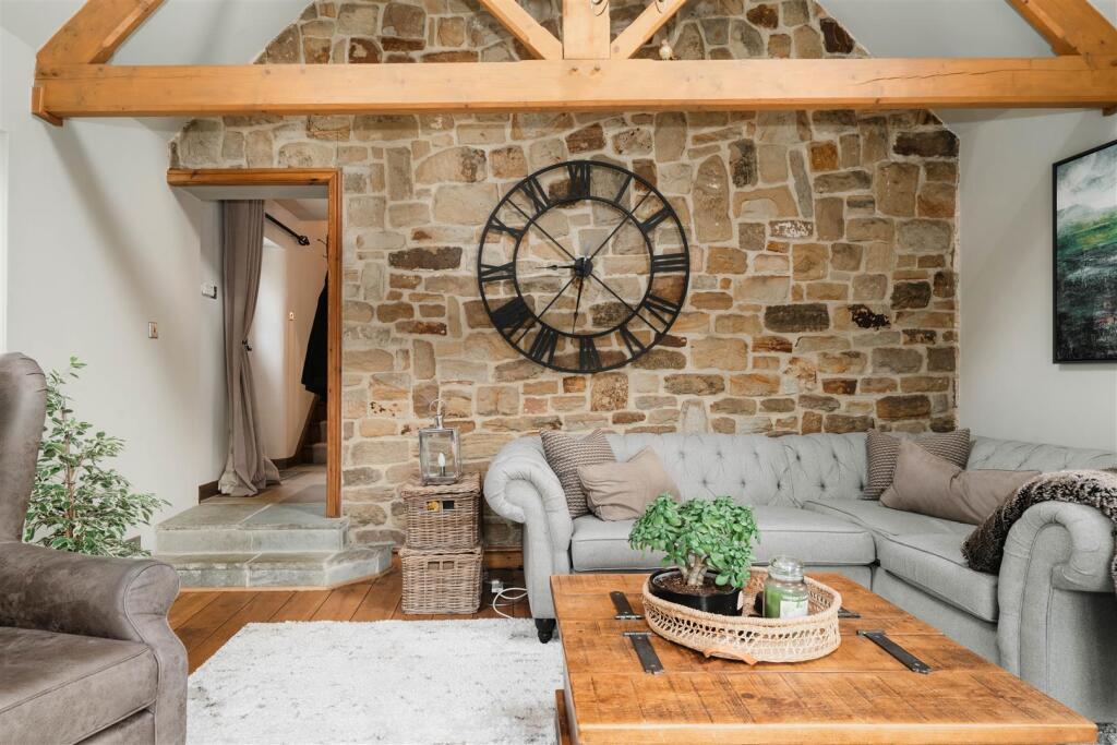 Living Room-6.jpg