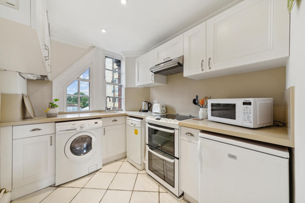 22 The Porticos, SW3 5UW (1).jpg