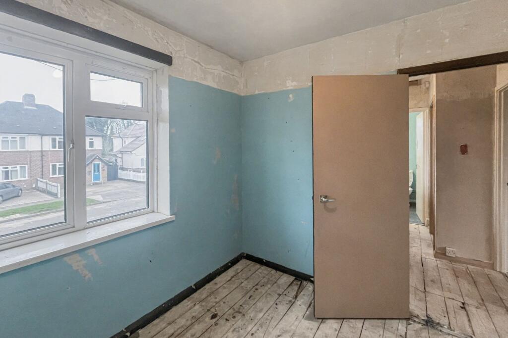 52 Kingscroft Road, Banstead, Surrey, SM7 3LY