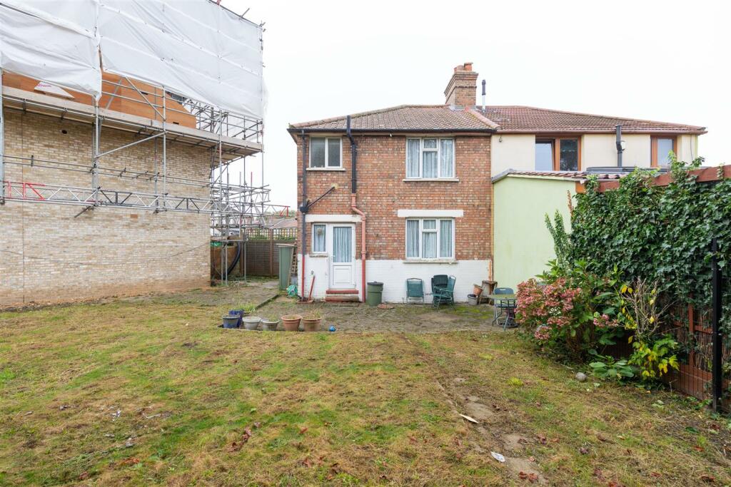 Priors Croft, E17