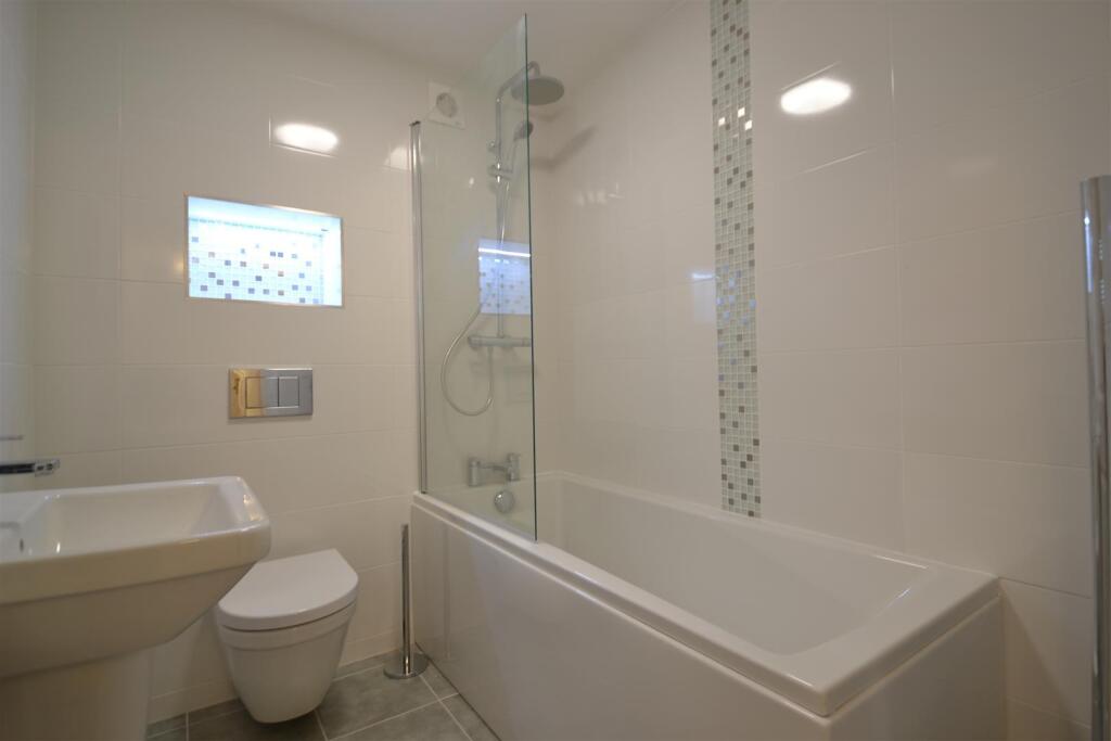 carpenters bathroom.jpg