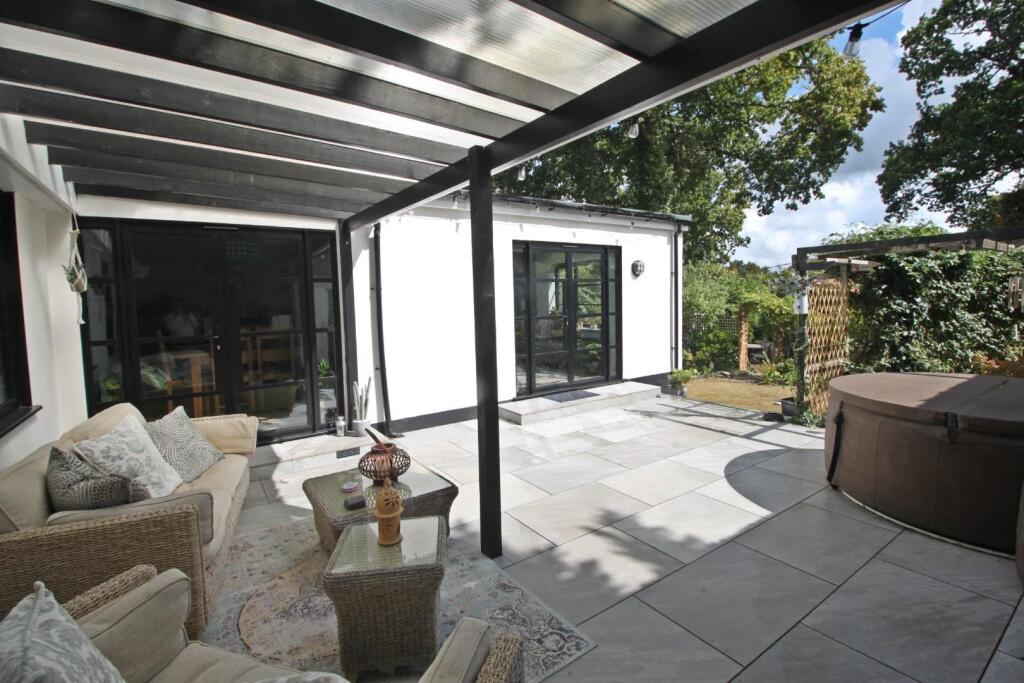 Patio 2 NN.JPG