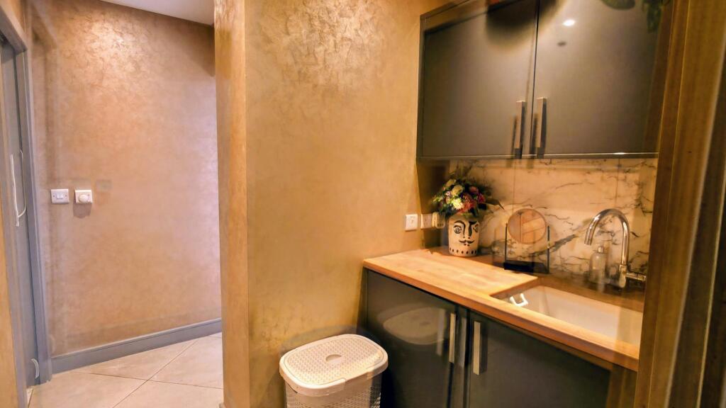 Ground floor Bathroom