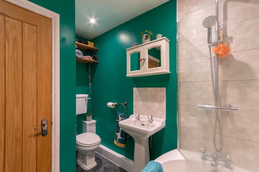 0B5SEE - Bathroom A.jpg