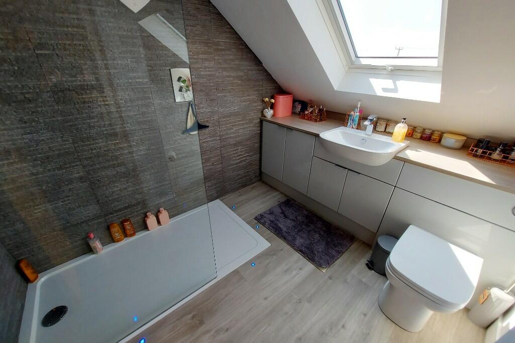 FF Shower Room