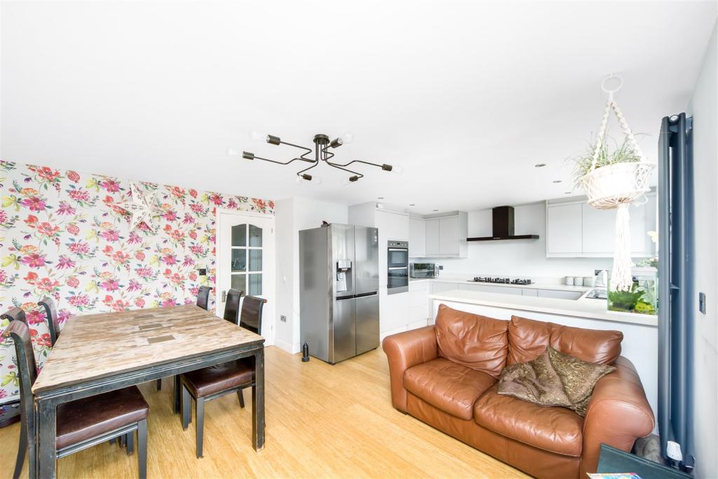 OPEN PLAN DINING KITCHEN