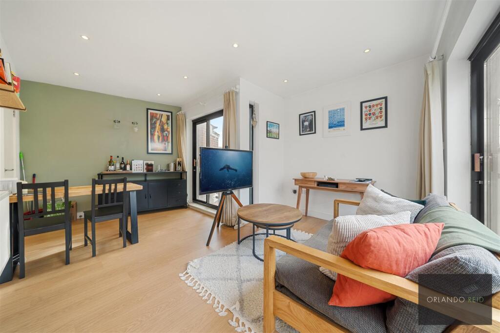 Flat 4, 559 Wandsworth Road SW8 3JD-2.jpg