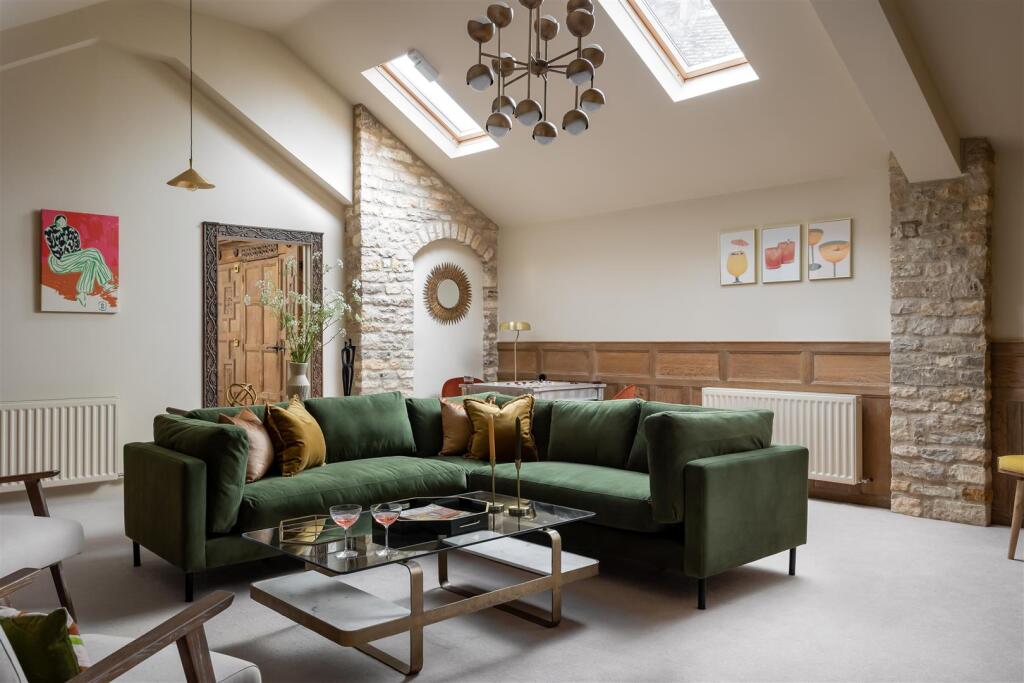 17 - Gislebertus House - GL54 1AA - Full.jpg